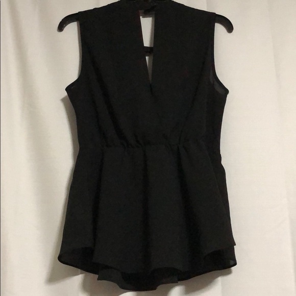 Lulumari Sleeveless Top - Picture 2 of 2